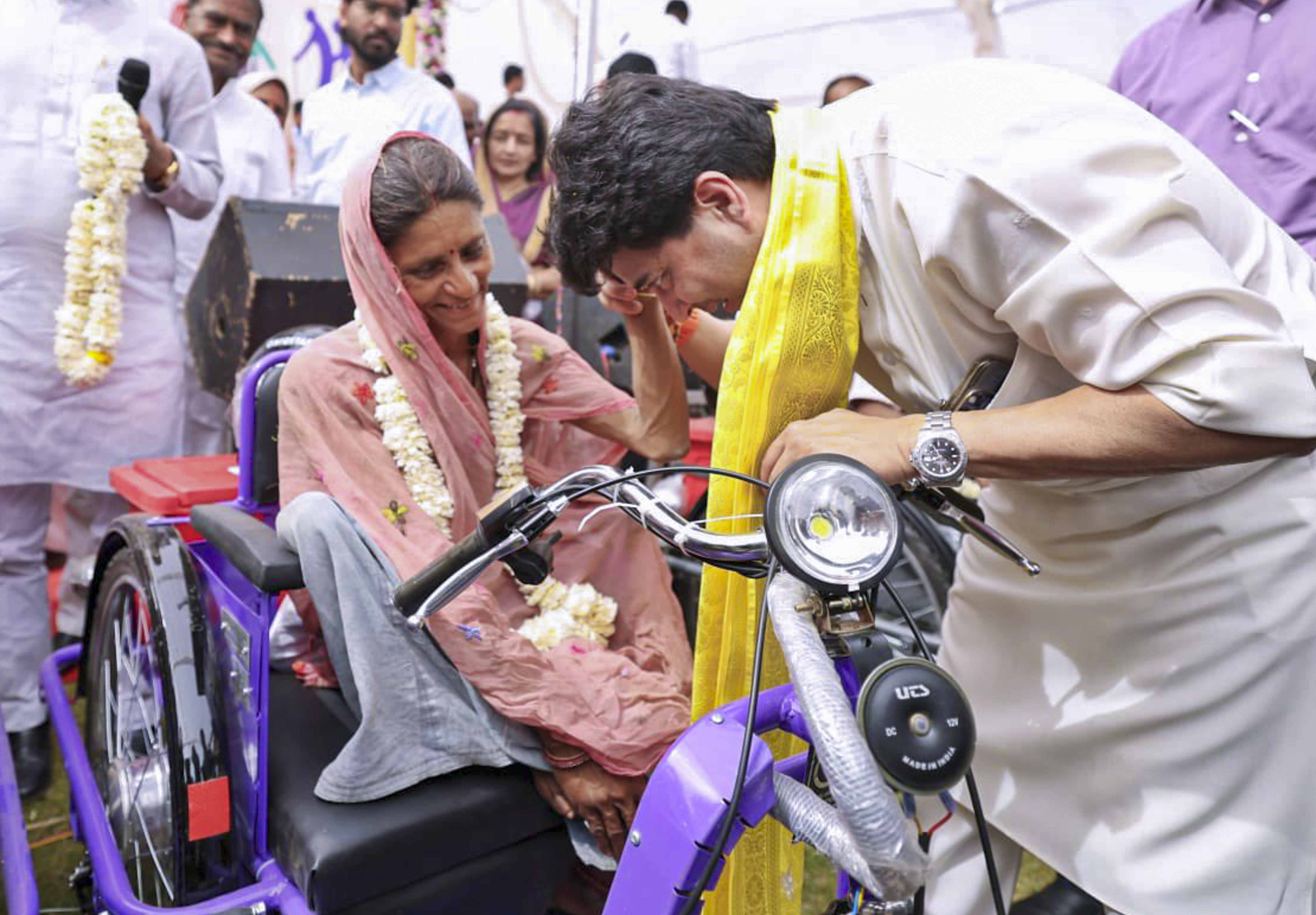 Jyotiraditya Scindia Inaugurates Integrated 'Phygital' Service Centre To Boost Healthcare, Education Services In Rural Areas