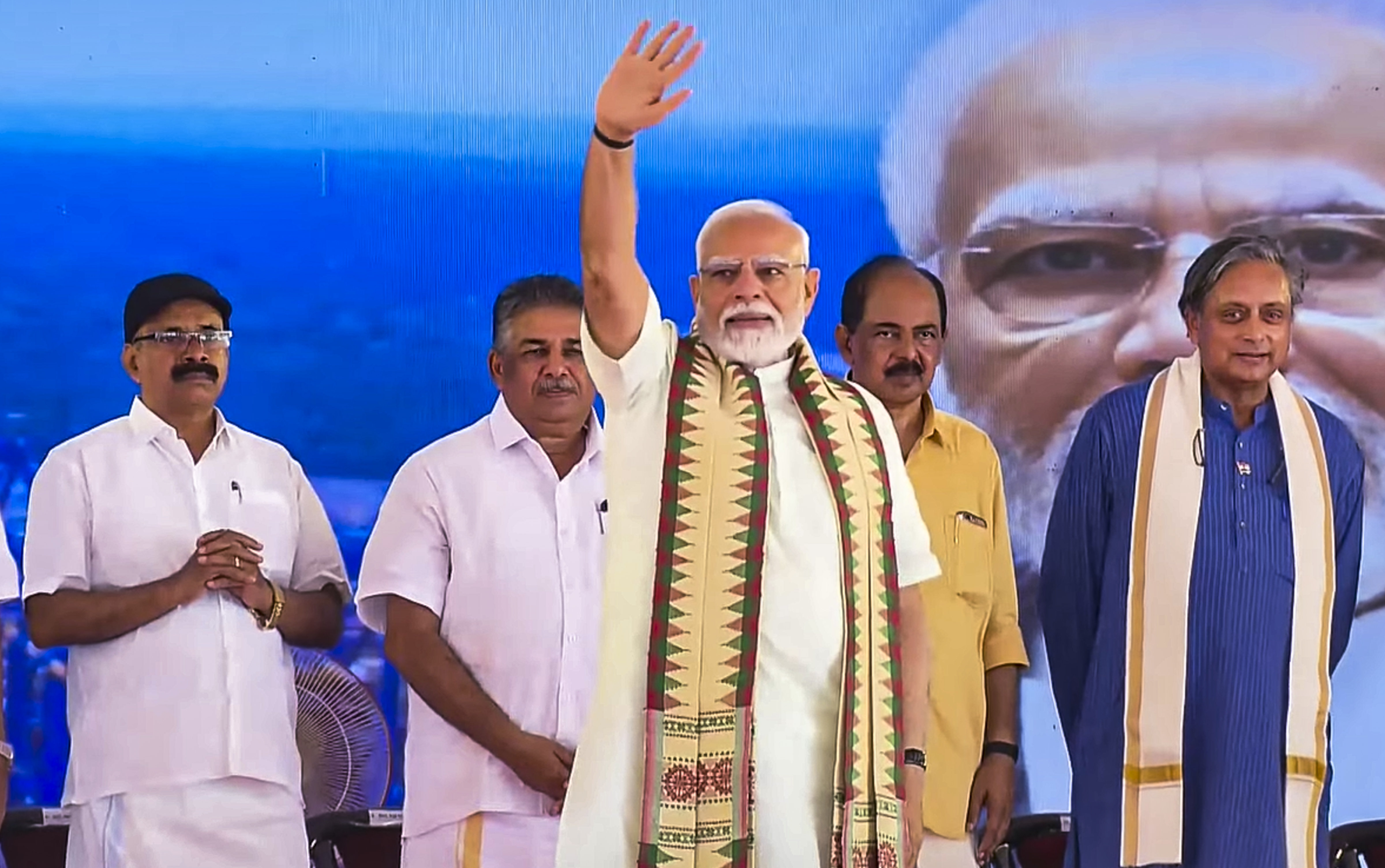 "Sleepless Nights For Some...": PM Names Shashi Tharoor, Takes Jab At Congress